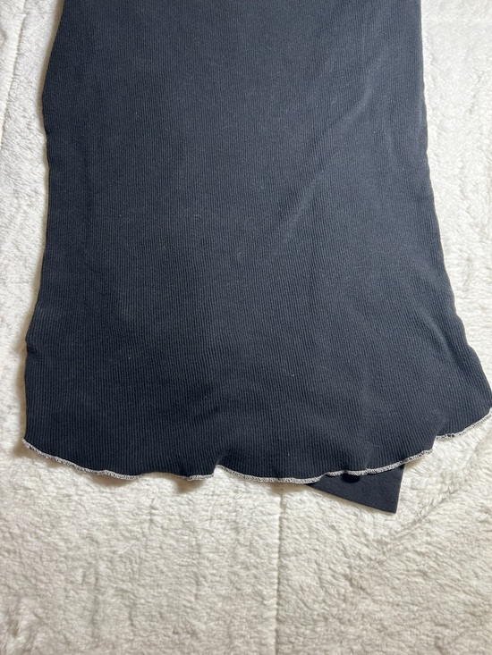 Lilu Black Long-Sleeve V-Neck Top with Contrast Stitching - Picture 9 of 9